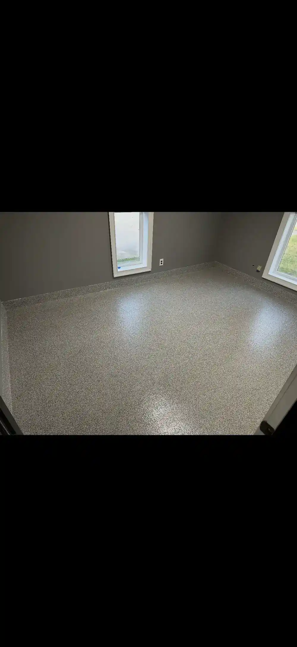Finished residential garage floor, beige flake